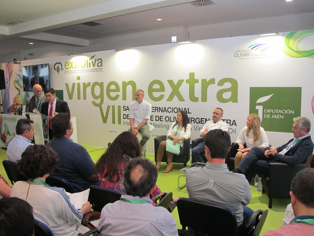 Mesa redonda en Expoliva.