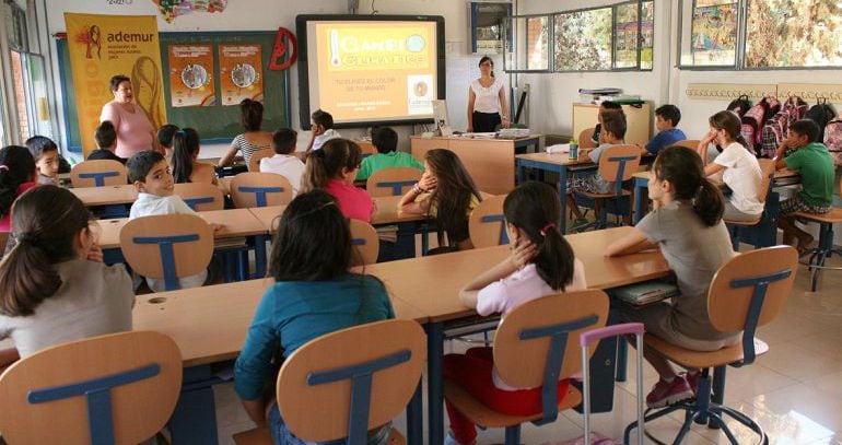 El día 27 de noviembre se celebra el Día del Docente, día festivo en el que se suspenden las clases. 