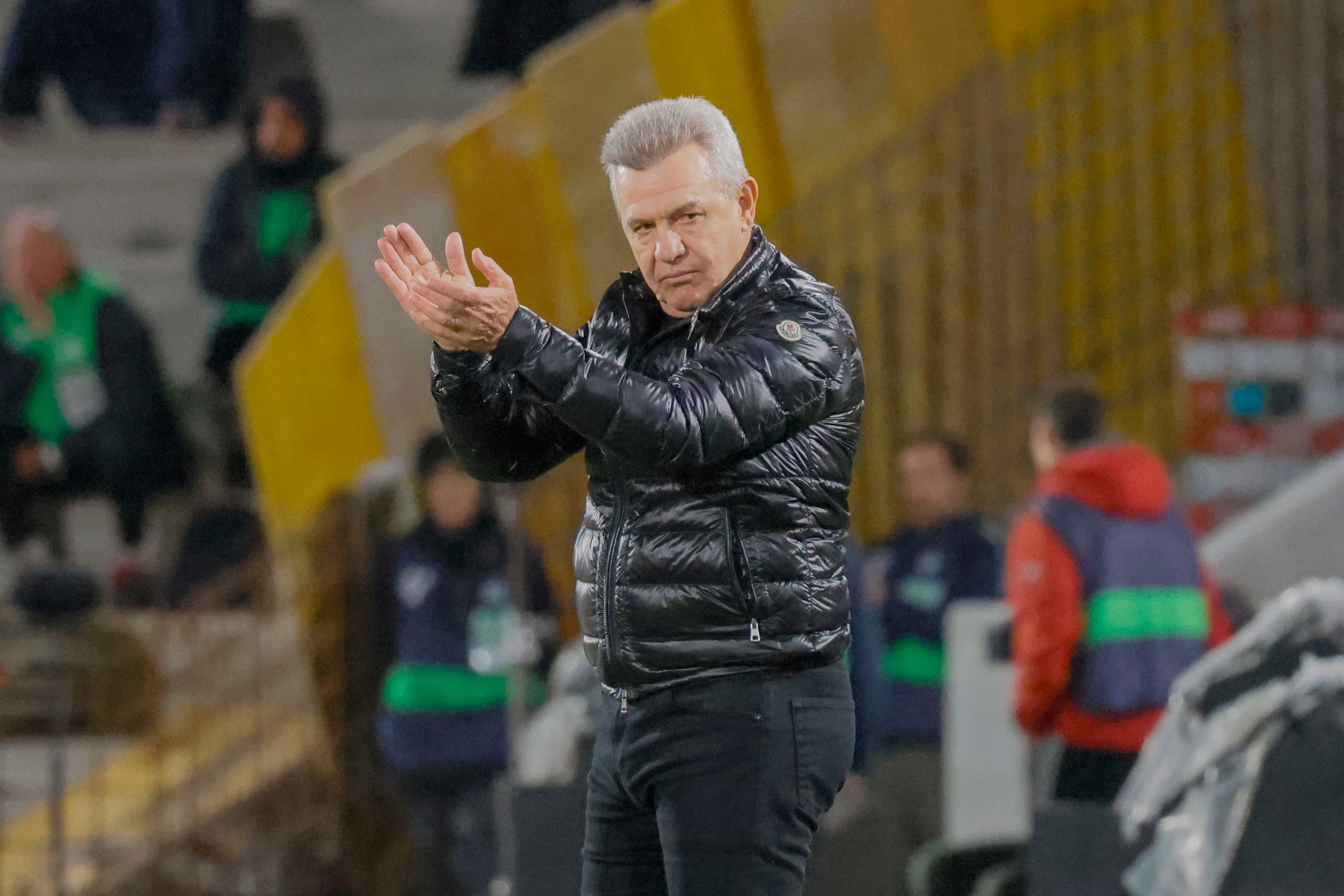 PALMA DE MALLORCA, 09/12/2023.- El técnico mexicano del Mallorca, Javier Aguirre, durante el encuentro correspondiente a la jornada 16 de primera división que Mallorca y Sevilla disputan hoy sábado en el estadio de Son Moix, en la capital balear. EFE/CATI CLADERA.
