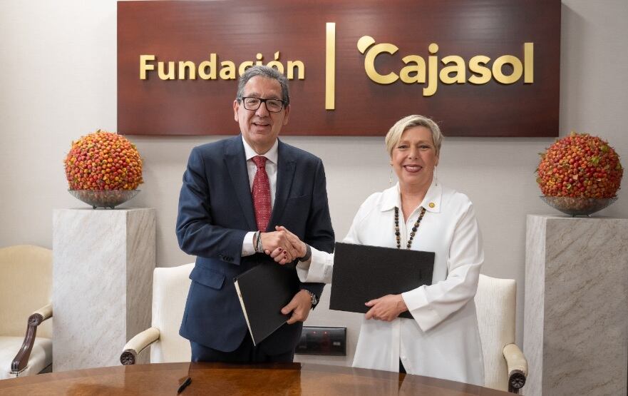 Antonio Pulido, presidente de la Fundación Cajasol, y la rectora de la Universidad de Sevilla, Carmen Vargas