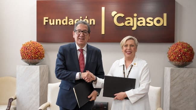 Antonio Pulido, presidente de la Fundación Cajasol, y la rectora de la Universidad de Sevilla, Carmen Vargas