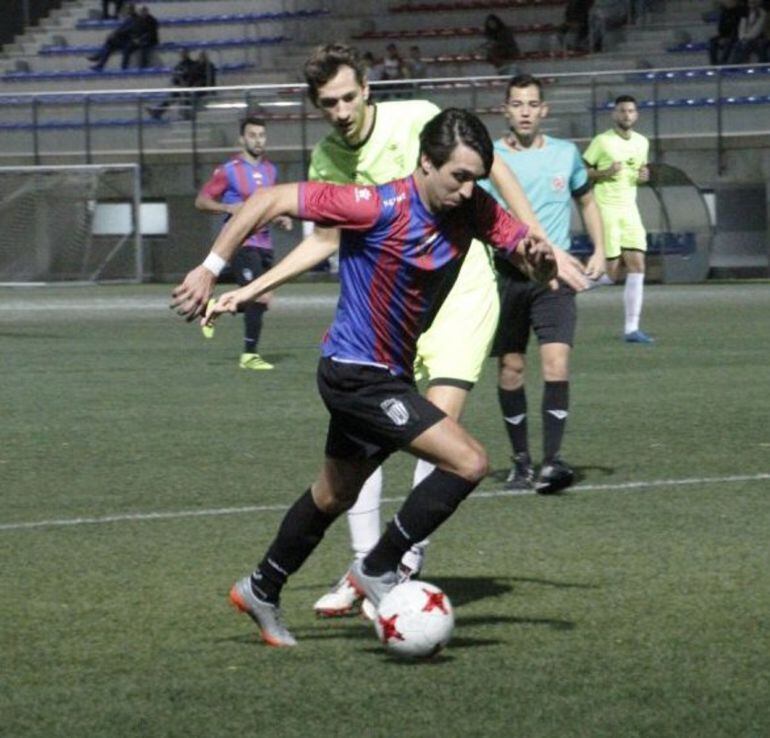 Chema Díaz ha desechado varias ofertas para seguir defendiendo la camista del Eldense