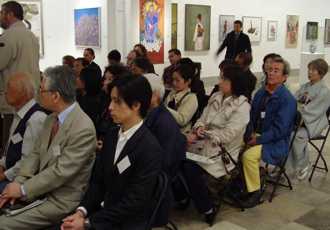 Artistas japoneses en la Sala del Museo de la Pasión