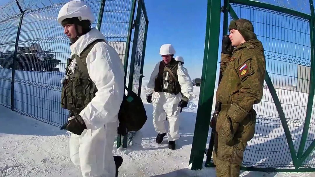 Soldados de las Fuerzas Armadas Rusas durante un simulacro militar durante el mes de enero. 