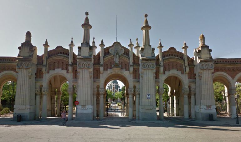 Entrada al cementerio de la Almudena