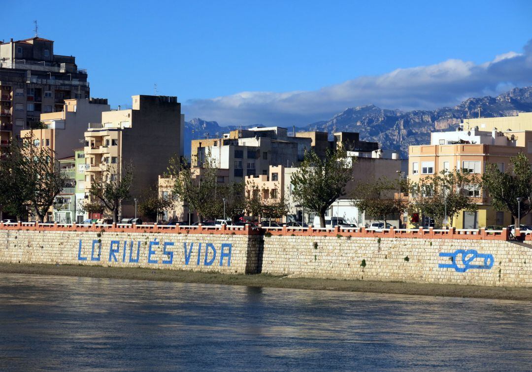 Riu Ebre al seu pas per Tortosa