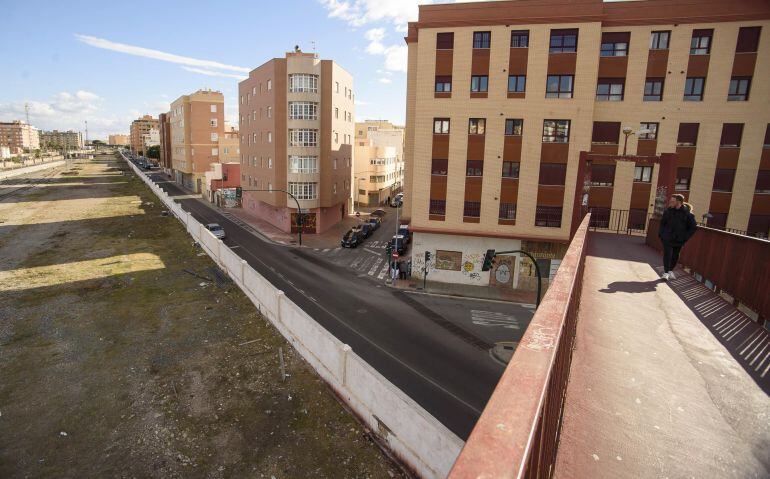 La pasarela de Sierra Alhamilla será cortada para su reparación integral con iluminación ornamental.