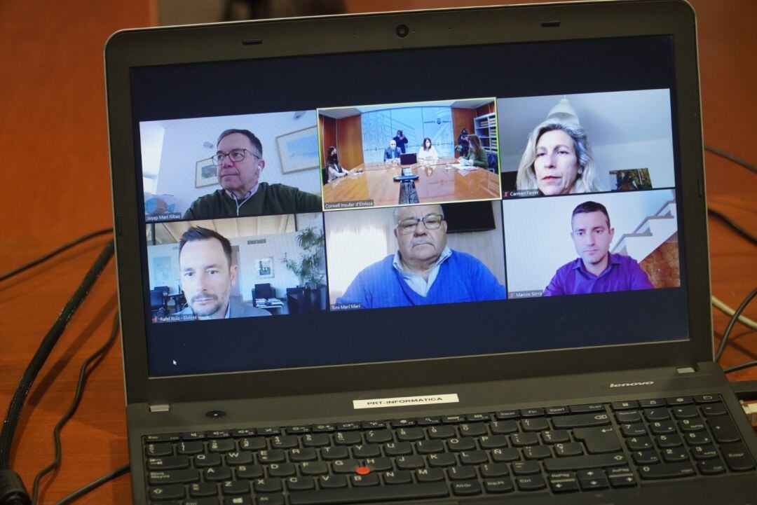 Reunión del Govern con los alcaldes y el Consell