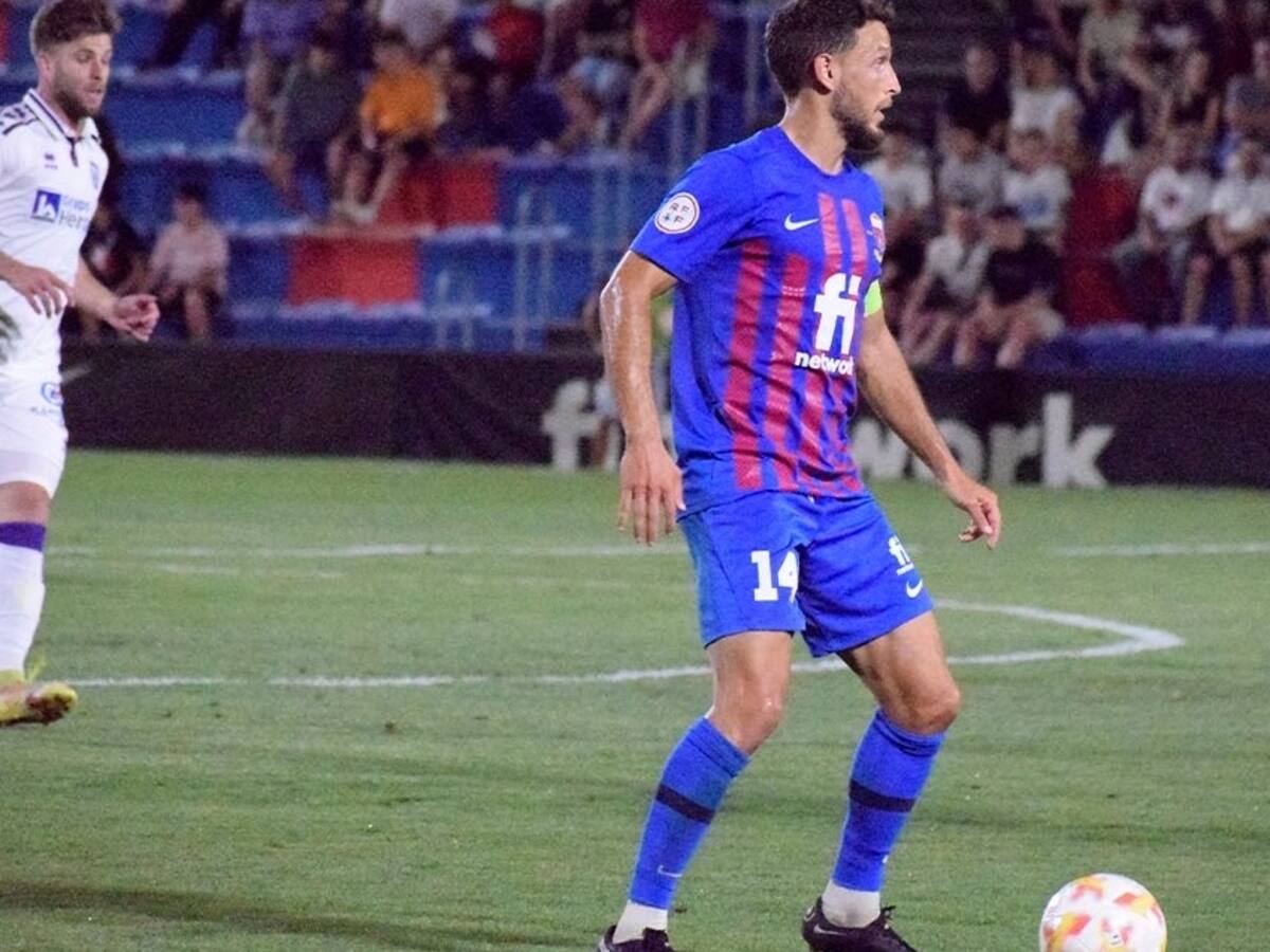 Competición anula la amonestación al futbolista del Eldense, Miguel Núñez