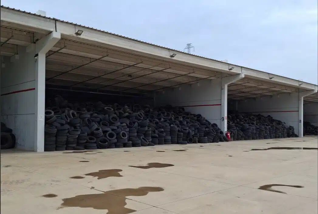 Campas almacenamiento neumáticos en Life  for Tyres Puertollano