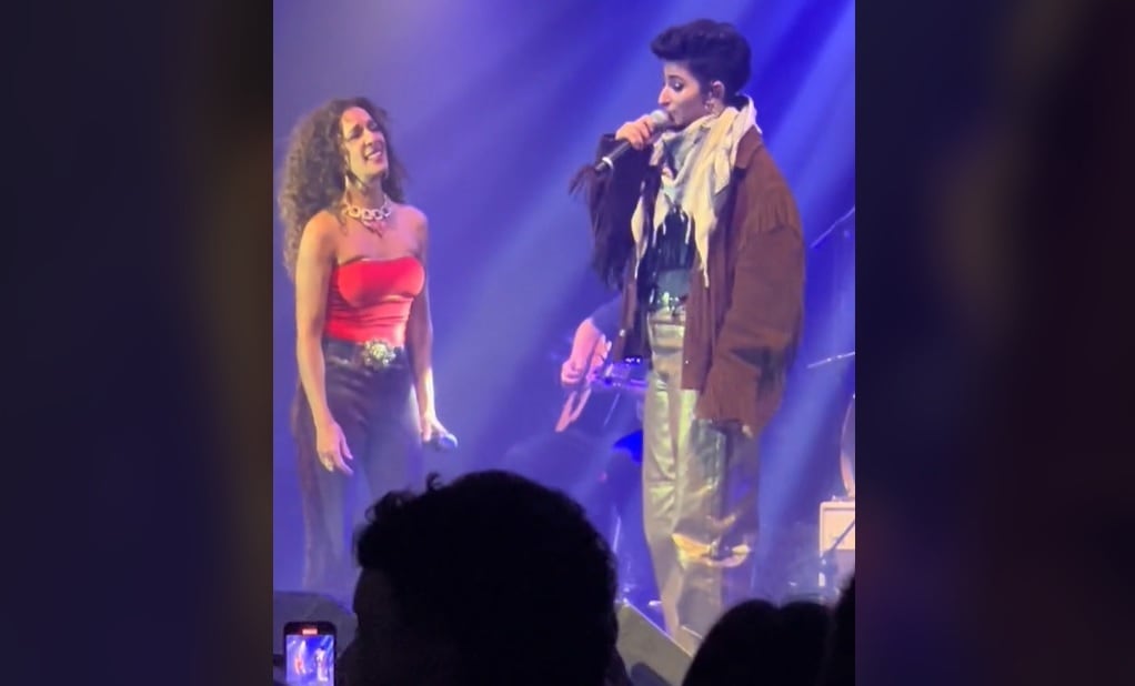 Alba y Rosario Flores cantan el &#039;No duraría&#039; de Antonio Flores en el concierto homenaje al artista en el Palacio de Vistalegre