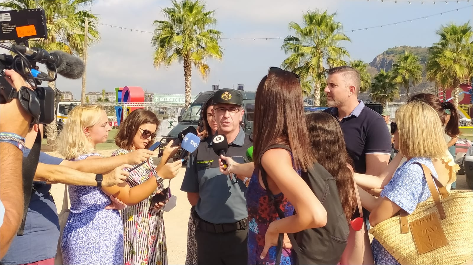 El Coronel Jefe de la Comandancia de la Guardia Civil de Valencia, José Antonio Fernández de Luz atiende a los medios de comunicación antes de presentar el operativo preparado para el Medusa Sunbeach Festival