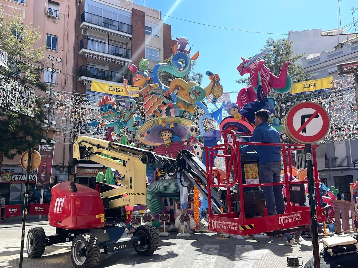 El artista Carlos Carsí pide perdón por plantar a varias comisiones: "Diez años después de tocar el cielo, bajamos al infierno"