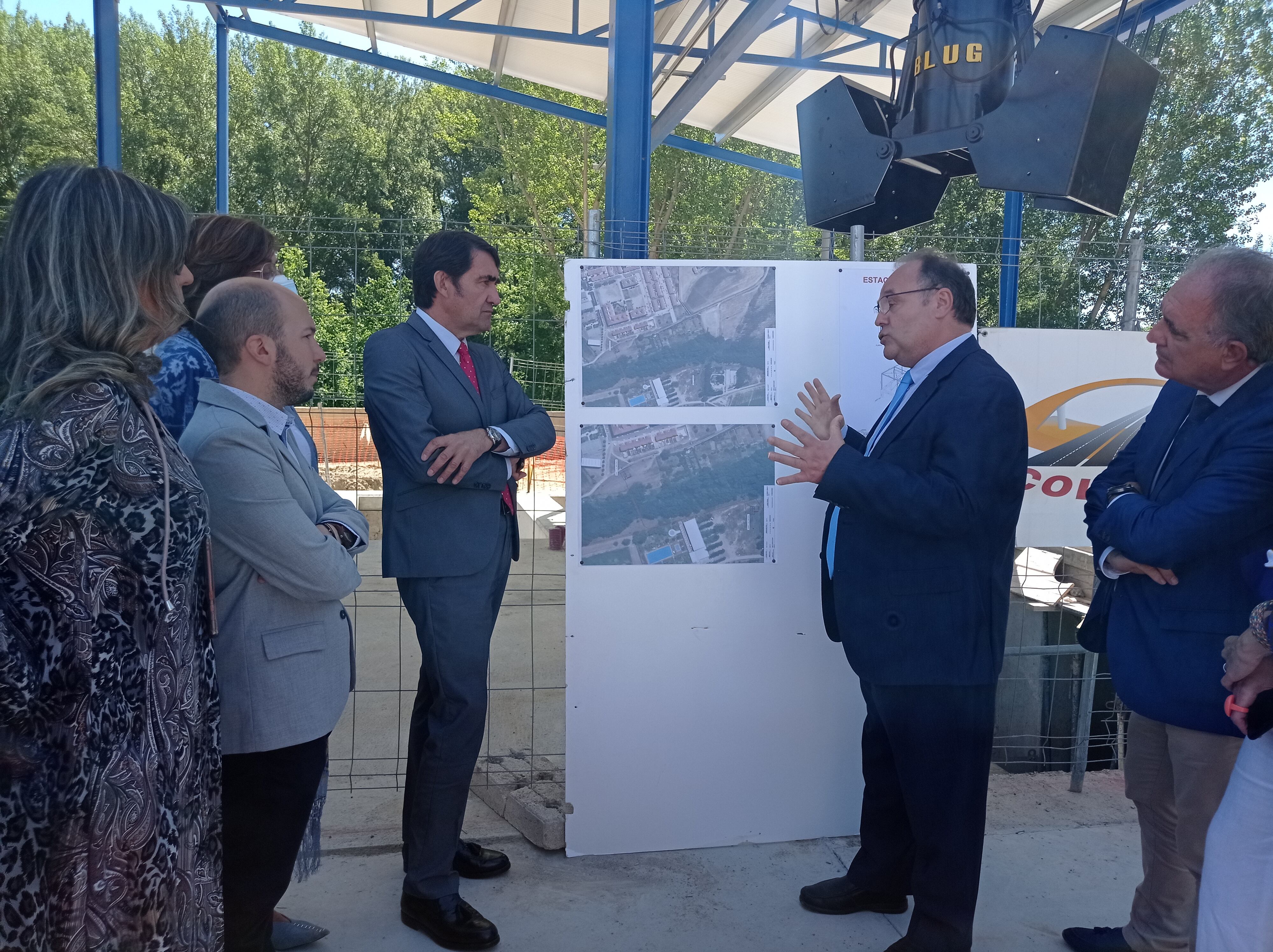 El consejero de Medio Ambiente, Vivienda y Ordenación del Territorio, Juan Carlos Suárez-Quiñones, ha visitado las obras de la estación de bombeo de Villamuriel