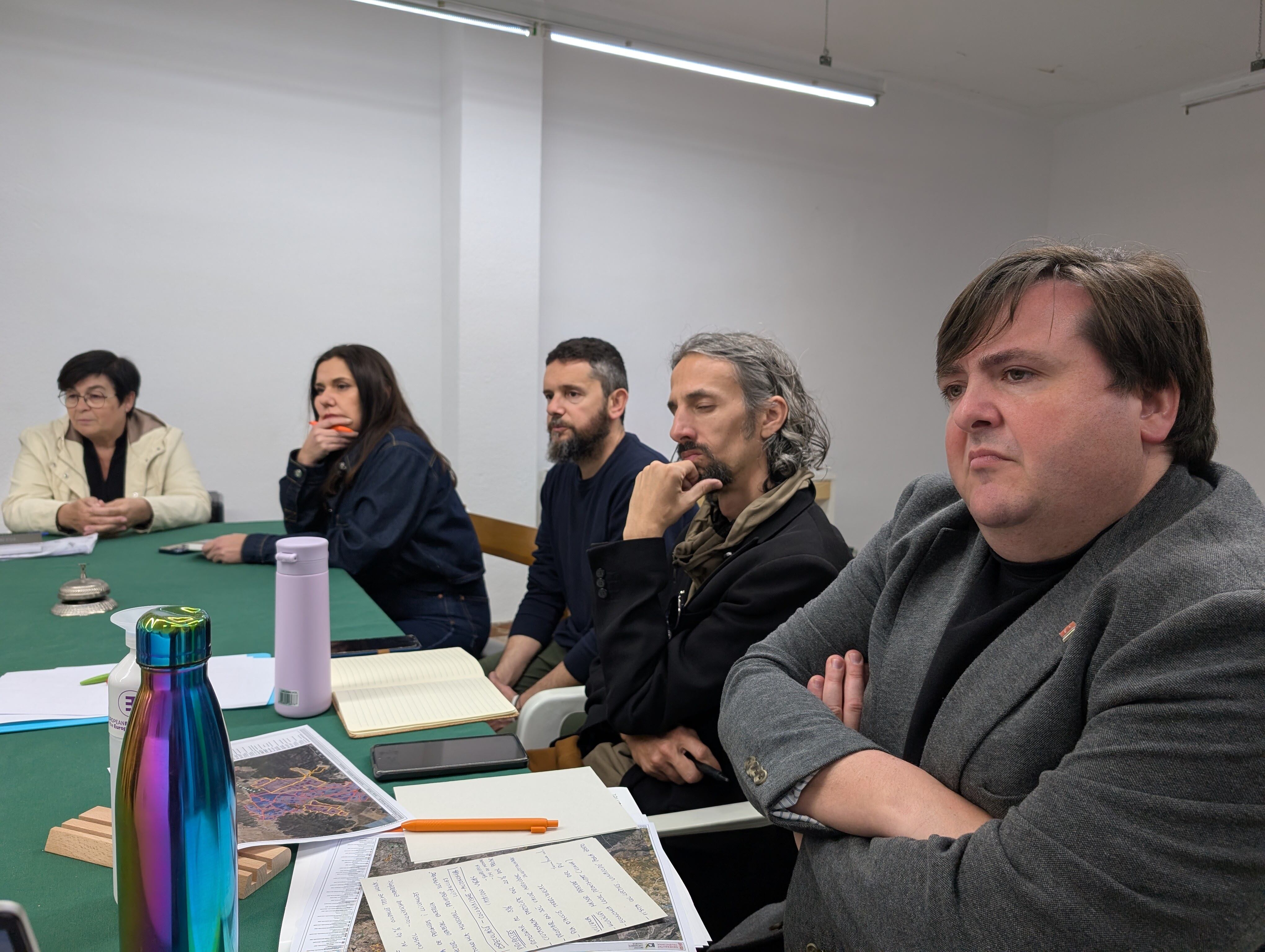 Momento de la reunión este lunes en Villena