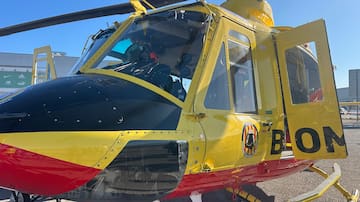 El helicóptero de rescate de los bomberos toma tierra en Xàtiva