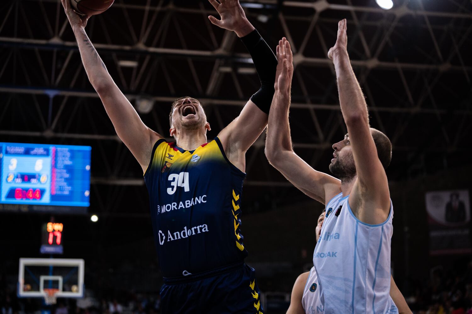 Marin Maric (MVP)  en una acció durant el partit contra el Gipuzkoa d'aquest divendres a la Bombonera.