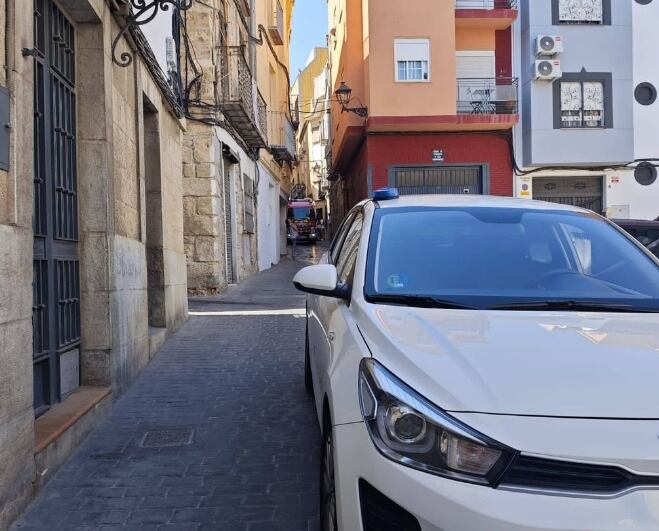 La Policía Local de Jaén actúa en el incendio de una vivienda.
