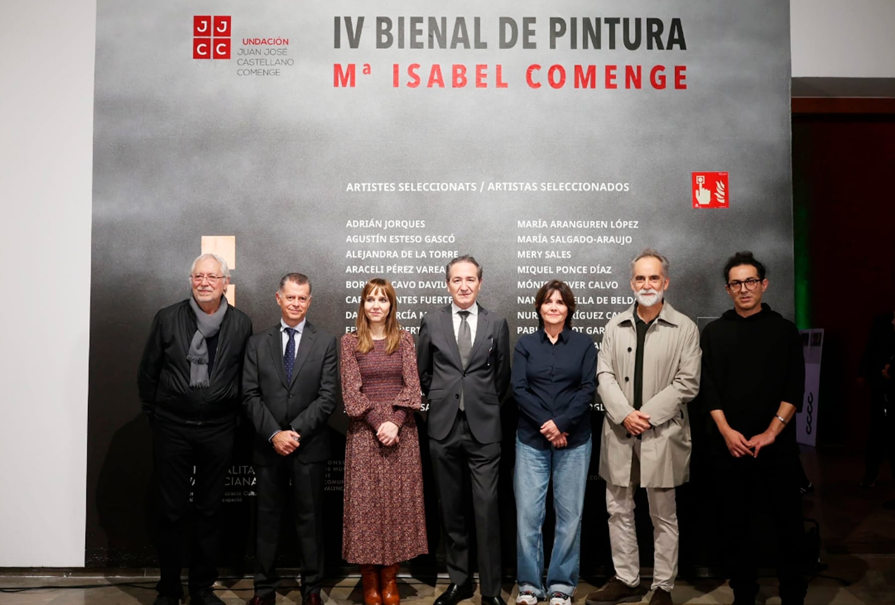 La artista alcoyana Mónica Jover, en el centro de la imagen