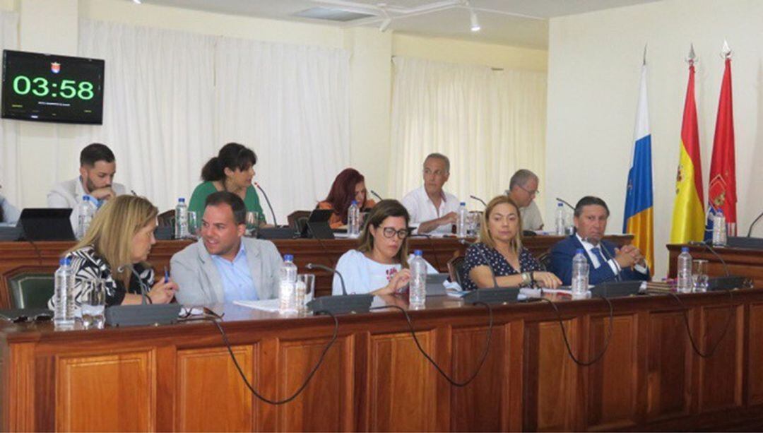 En la primera fila, concejales del PP en el Ayuntamiento de Arrecife.