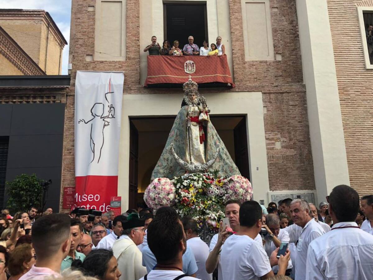 Miles de personas acompañan a la Virgen de la Fuensanta en su romería de bajada a la ciudad