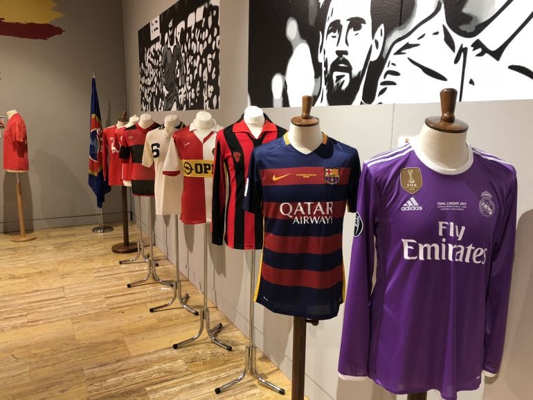 La exposición "Entre mundiales" se puede visitar en el Centro Cultural Provincial de la Plaza de los Juzgados hasta el 9 de septiembre