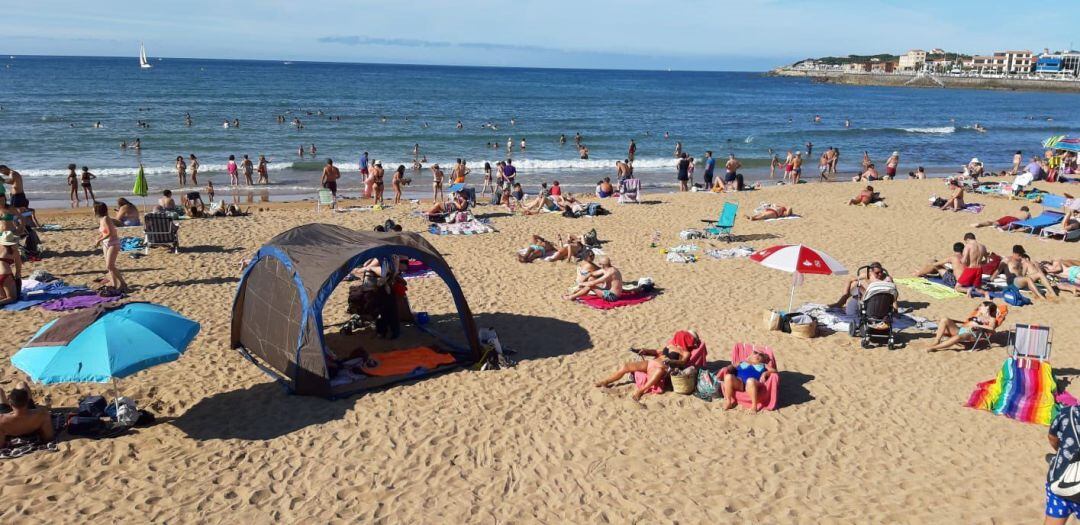 Playa de San Lorenzo, en Gijón