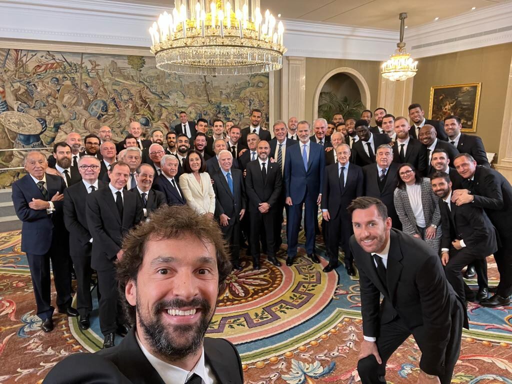 Sergi Llull va fer un dels seus tradicionals selfies, aquest cop a la Zarzuela.