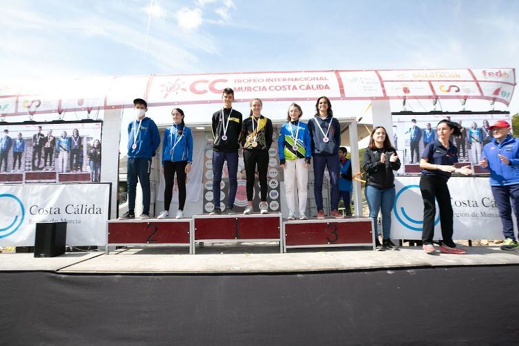 Joan Montes, corredor de Orientación de Alcoy, en el podio