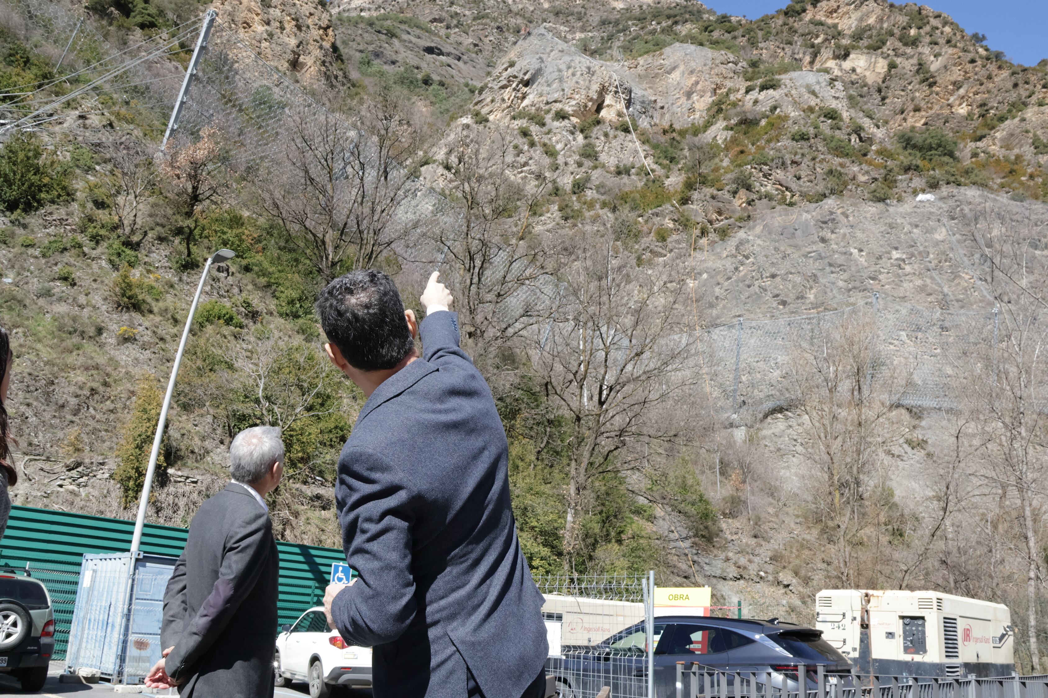 El ministre de Territori i Urbanisme, Raül Ferré, durant la visita a les obres del túnel de Rocafort.