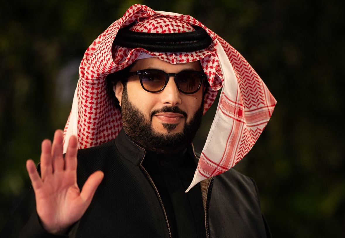 El presidente del Almería tiene que salir al mercado para recuperar su dinero.