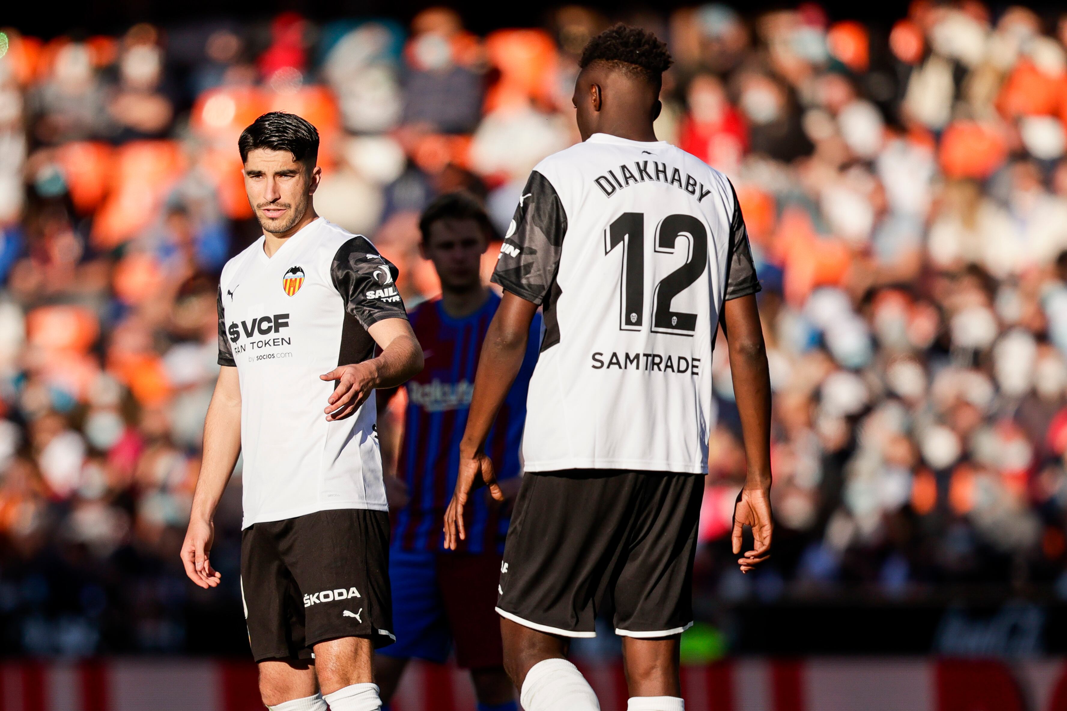 Carlos Soler y Diakhaby, durante el último partido del Valencia