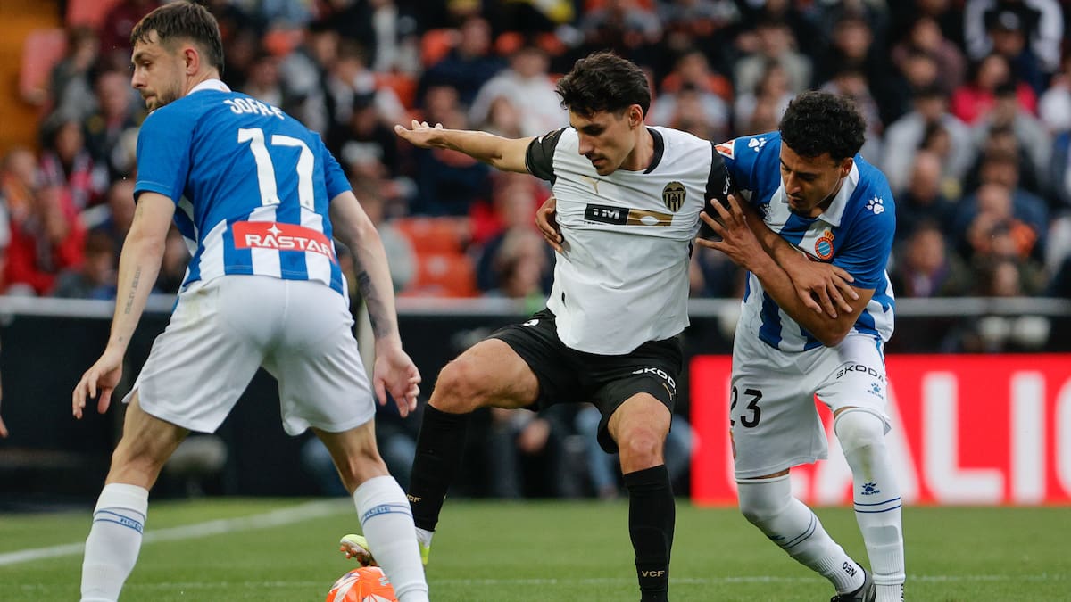 Así demostró el Valencia que fue gravemente perjudicado en la acción previa al 0-1 del Espanyol