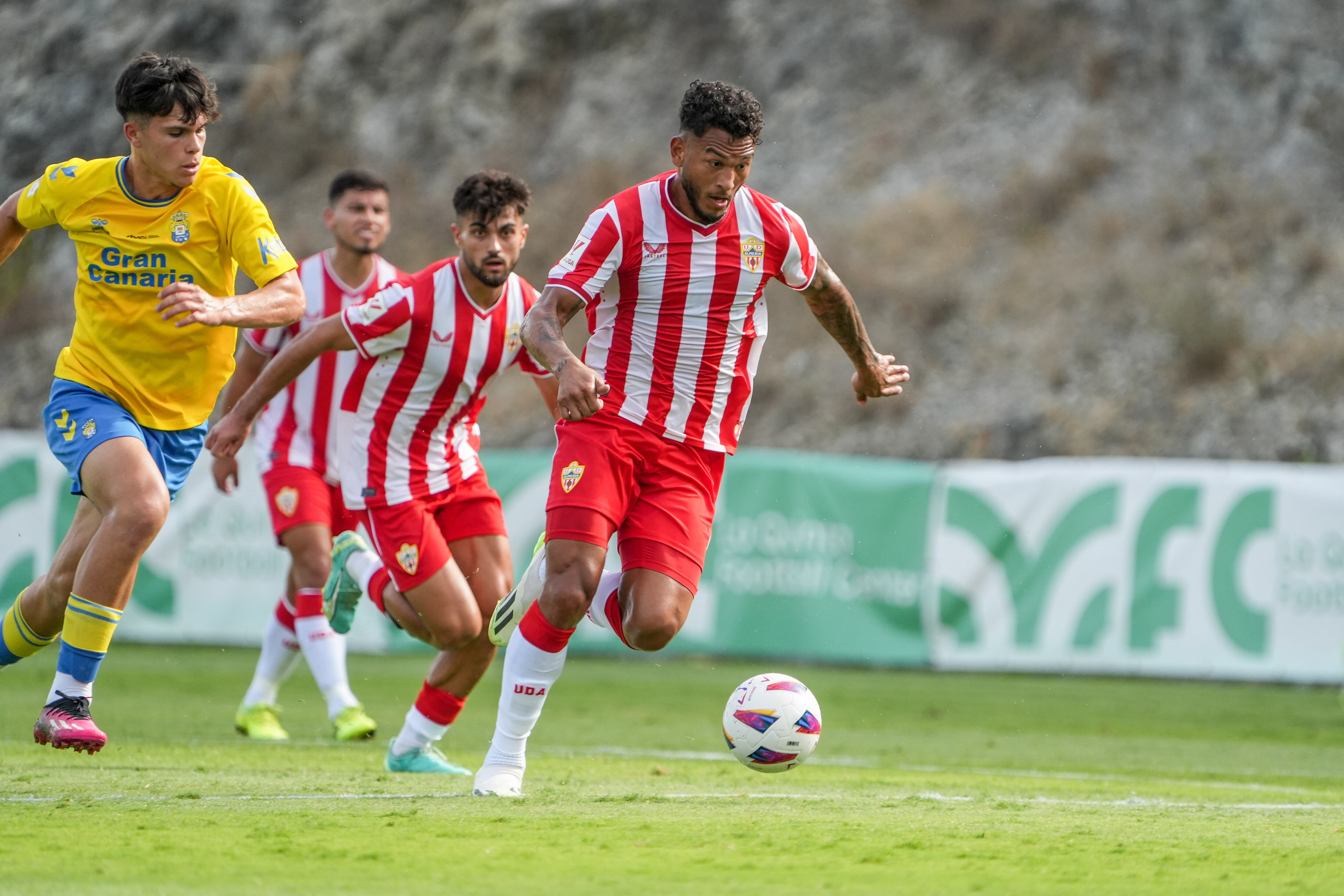 Luis Suárez cuando solo era uno más en el Almería de las estrellas.