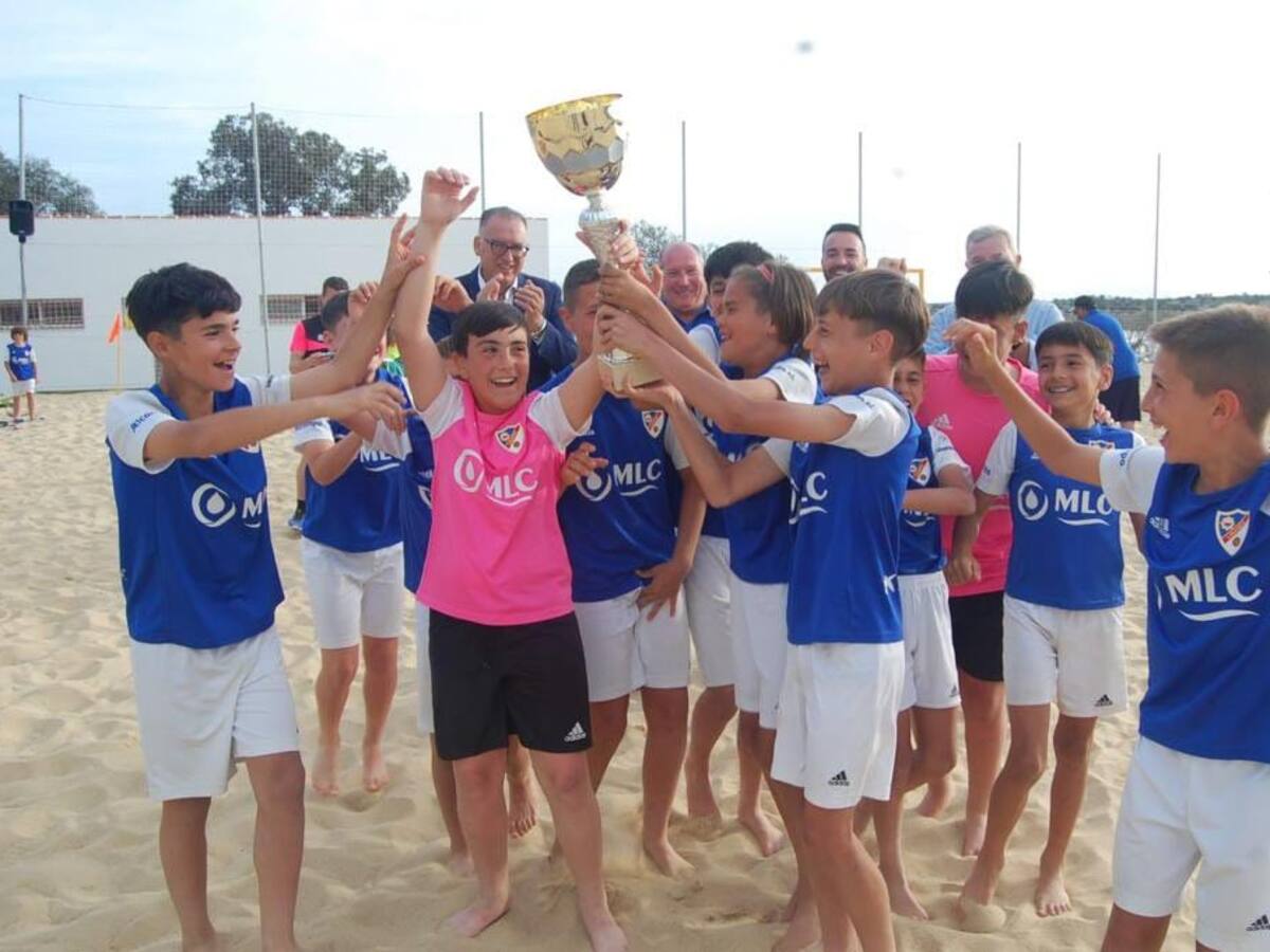 El Linares Deportivo arrasa en la Copa Provincial de Fútbol Playa