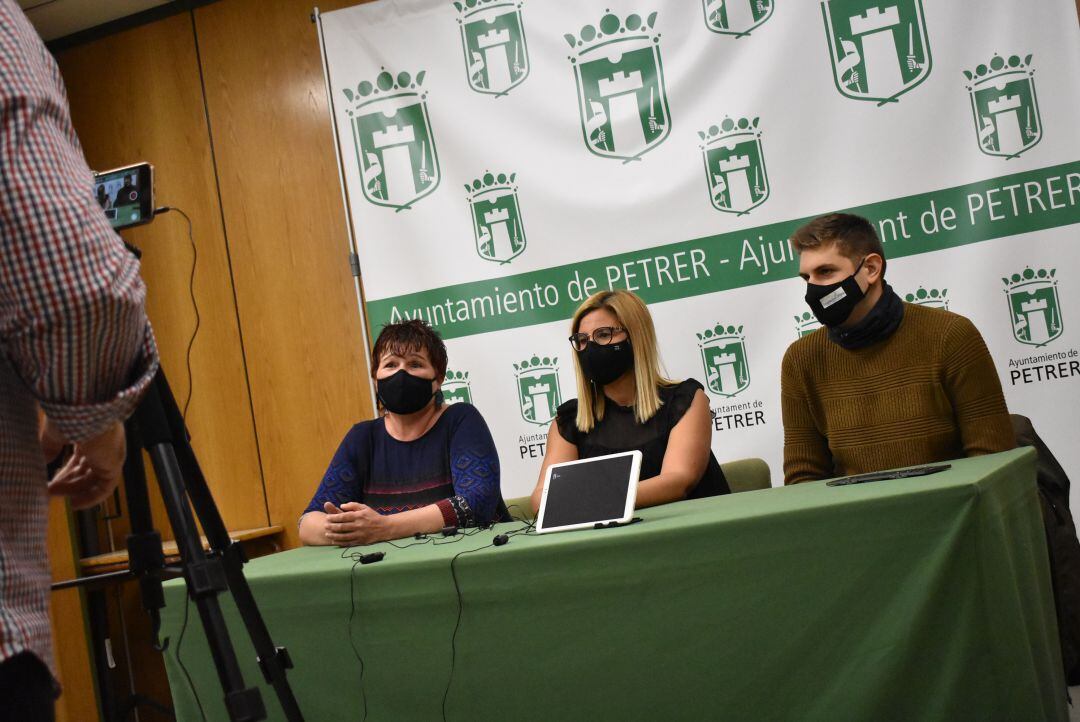 Presentación en Petrer del rap conciencia sobre el peligro de contagio de coronavirus entre los jóvenes 