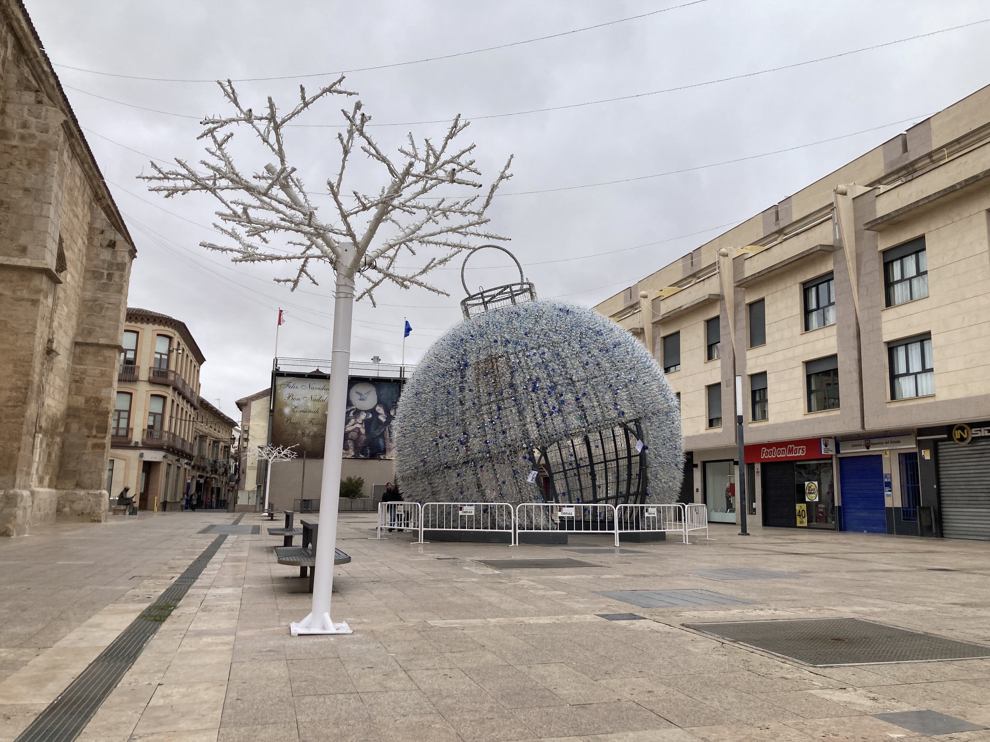 Imagen del adorno que volverá a lucir en la Plaza de la Constitución de Valdepeñas (Ciudad Real) durante estas navidades