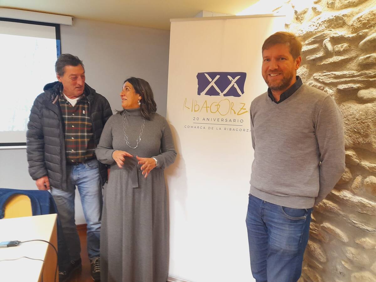 Felisa Ferraz pasea por el Pirineo más literario para cerrar el ciclo 'Ribagorza, huellas en la piedra'