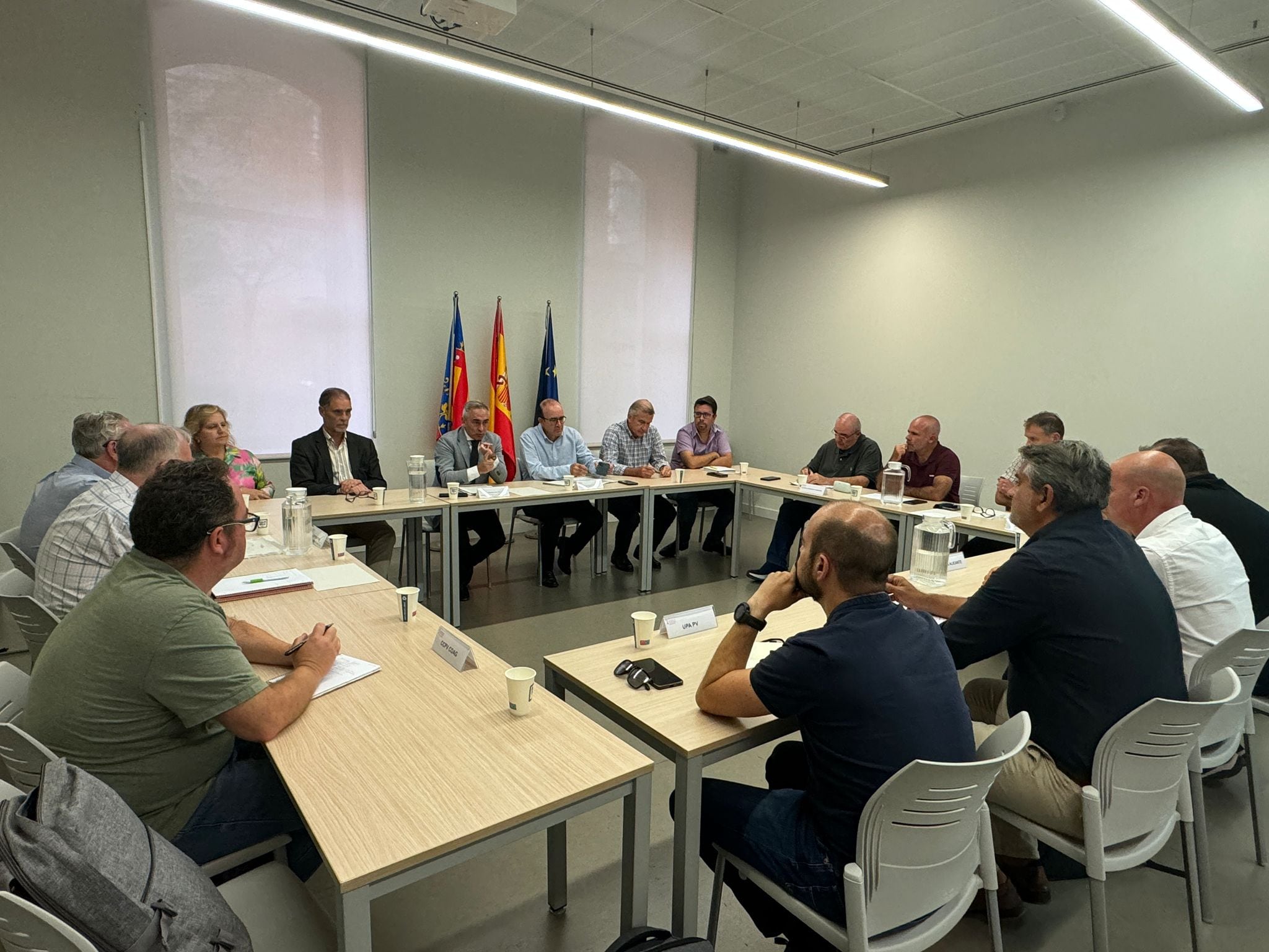 Reunión del conseller Miguel Barrachina con la Federación de Cooperativas y las Organizaciones Profesionales Agrarias