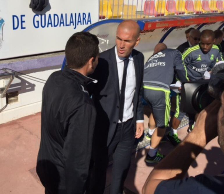 Cano saluda a Zidane