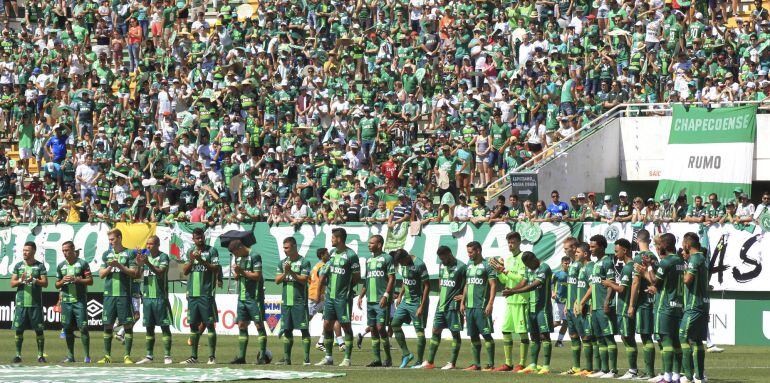 Los futbolistas del Chapecoense, poco antes del comienzo del partido