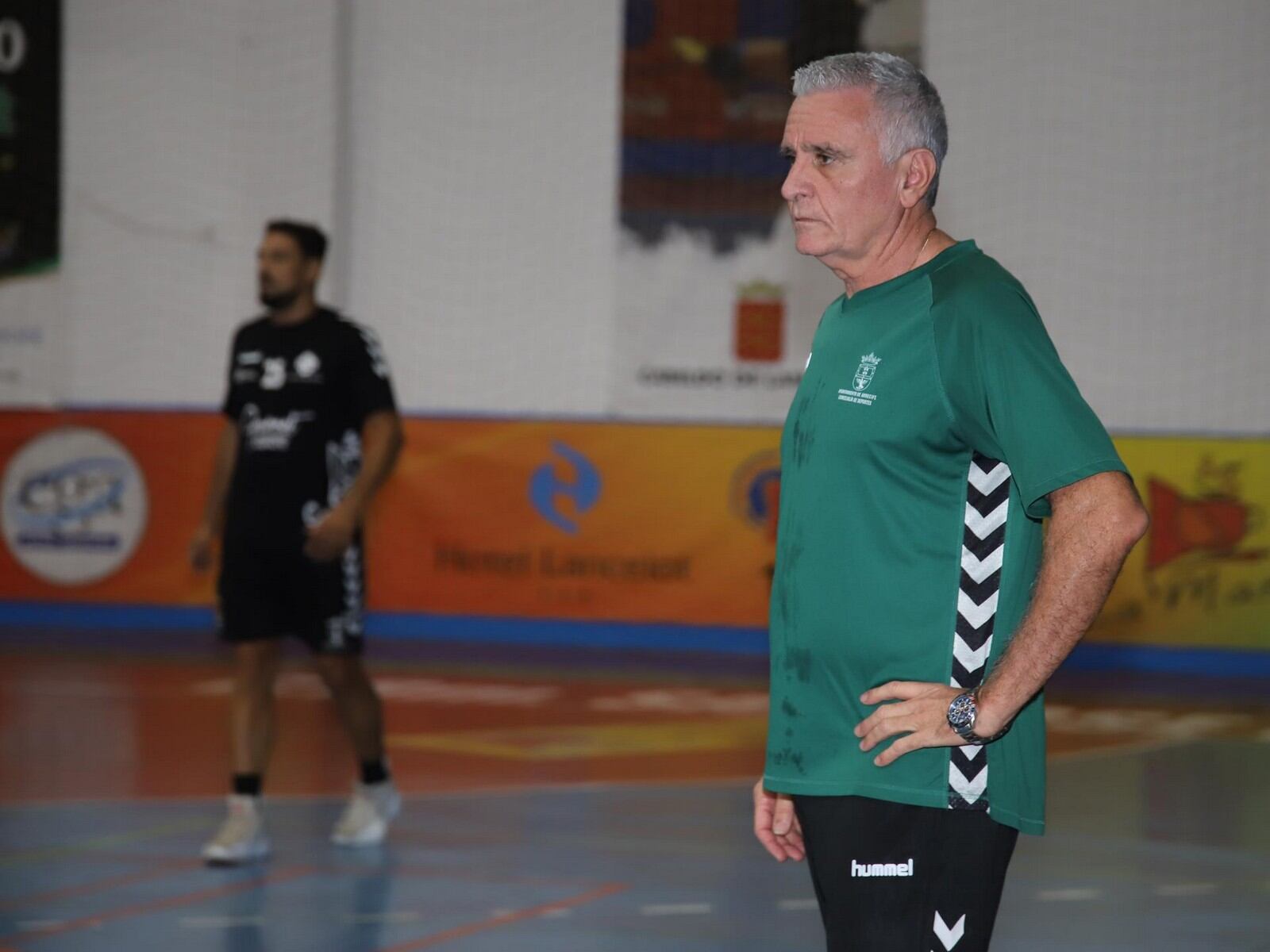 Jesús Casanova en su etapa de entrenador del equipo masculino del San José Obrero.