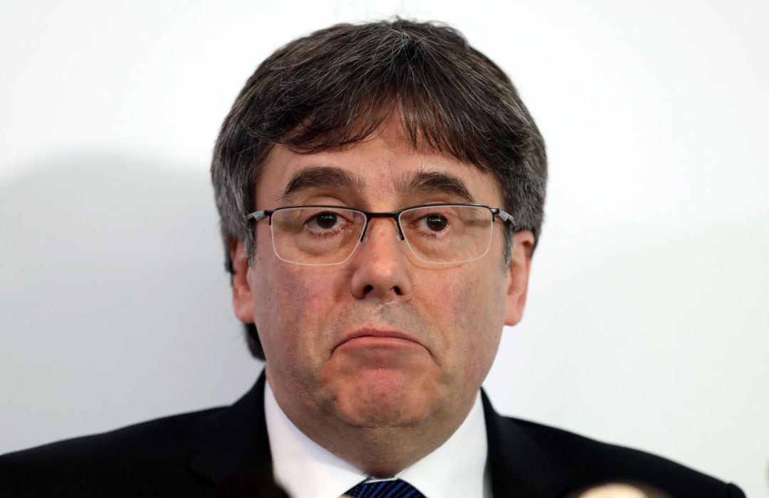 El expresidente catalán Carles Puigdemont ofrece una rueda de prensa, este martes, en la delegación de la Generalitat en Berlín, Alemania, con motivo del comienzo del juicio sobre el &quot;procés&quot; en el Tribunal Supremo