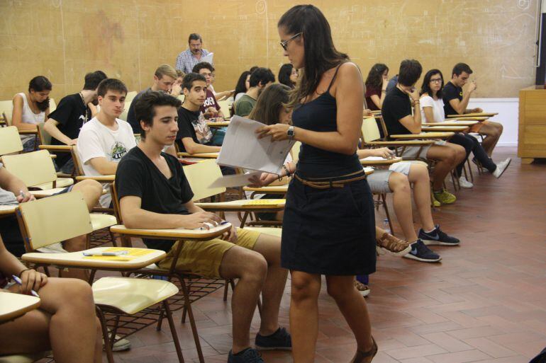 Els estudiants consideren que el calendari segueix les necessitats de l'administració i no dels alumnes