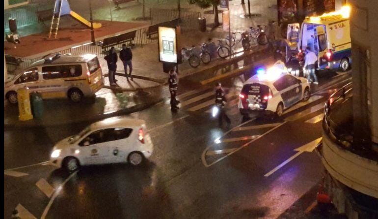 La mujer fue atendida en el lugar del atropello, en la plaza de Carretas
