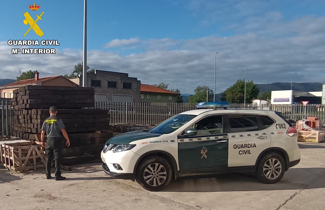 Patrulla de la Guardia Civil en el lugar de los hechos