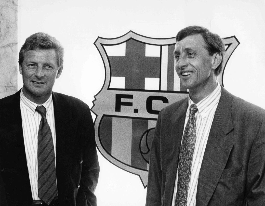 Tonny Bruins junto a Johan Cruyff