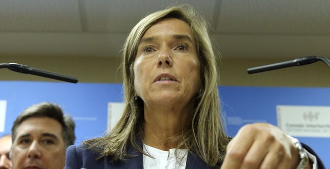 La ministra de Sanidad, Ana Mato, durante su comparecencia al término del primer Consejo Interterritorial del Sistema Nacional de Salud (SNS), dedicado de forma monográfica al ébola.