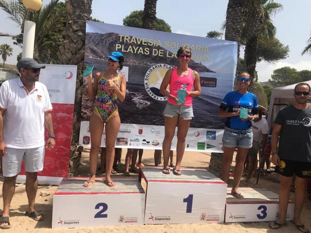 Mª Paz Serrano en lo alto del podio