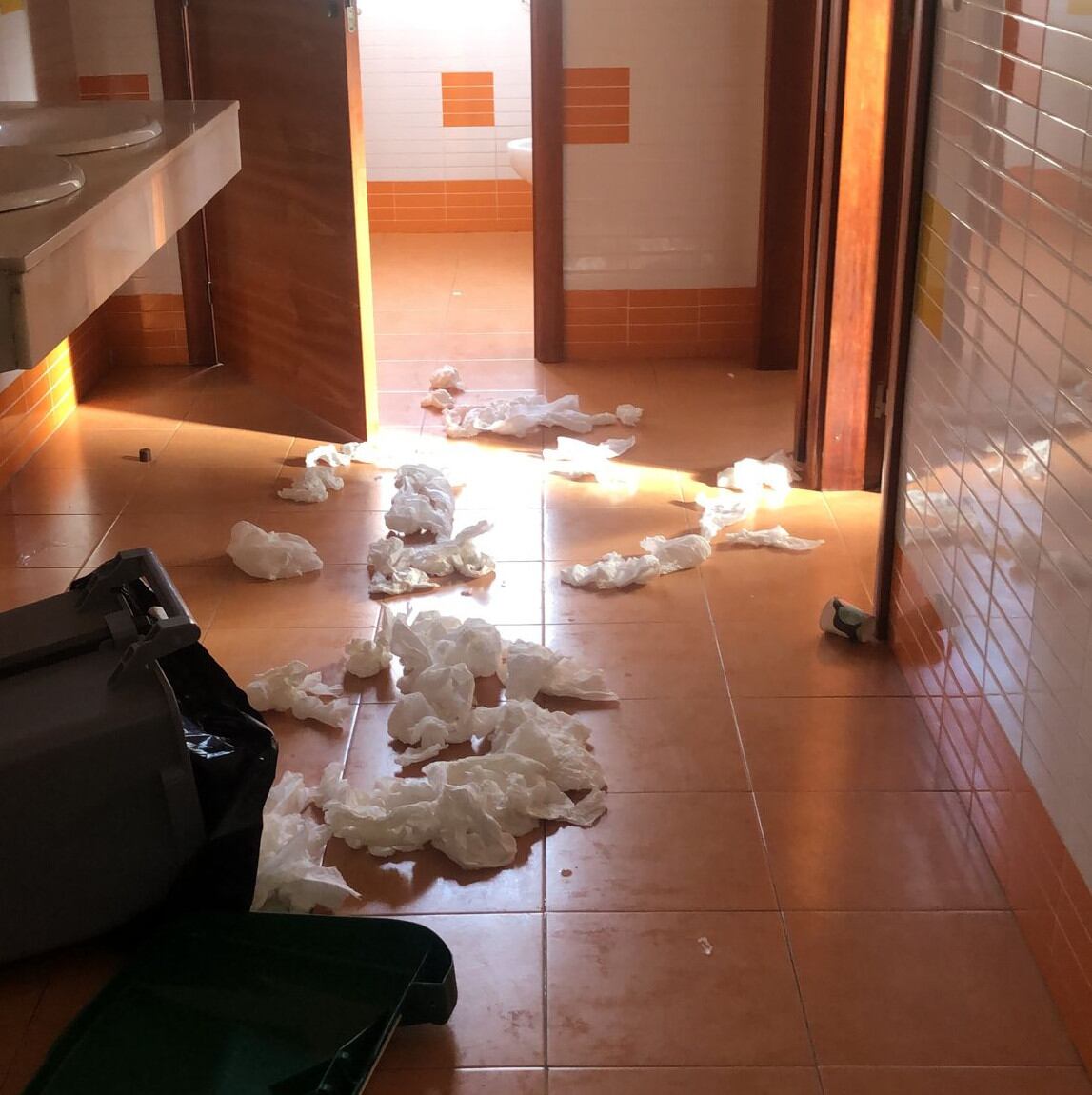 Cuartos de baño del IES La Rosaleda